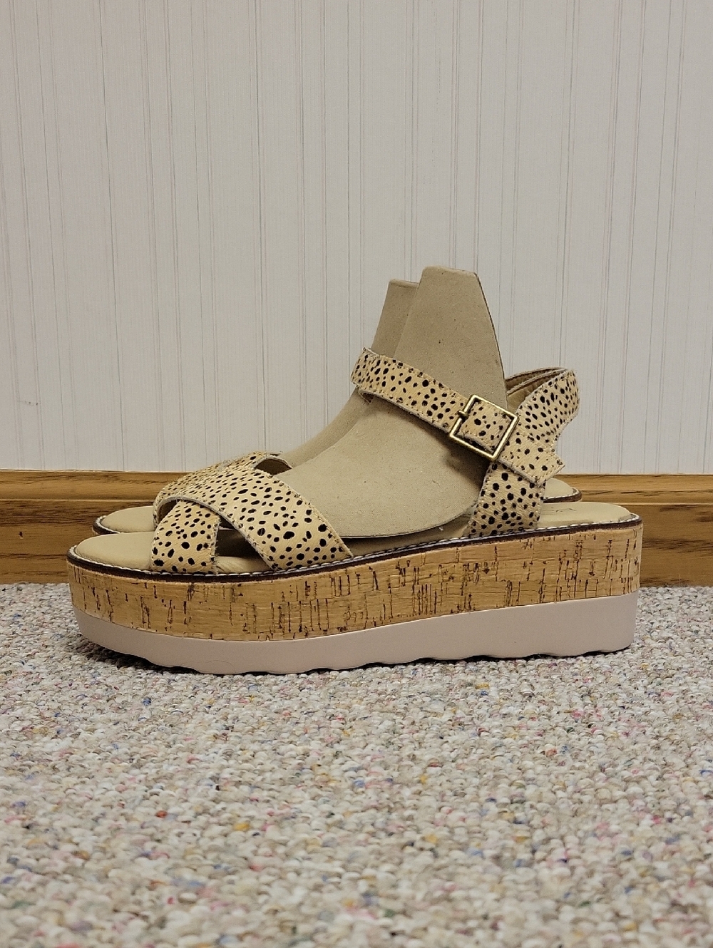 Corkys Fluffie Beige Wedge Cork-Platform Sandals Leather Sz 9. New Summer Vacay
